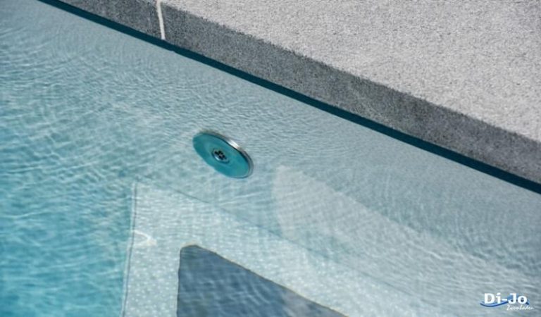 Schitterend zwembad te Meijel